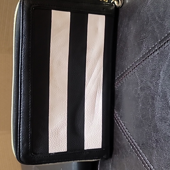 Betsey Johnson wallet - Picture 2 of 3